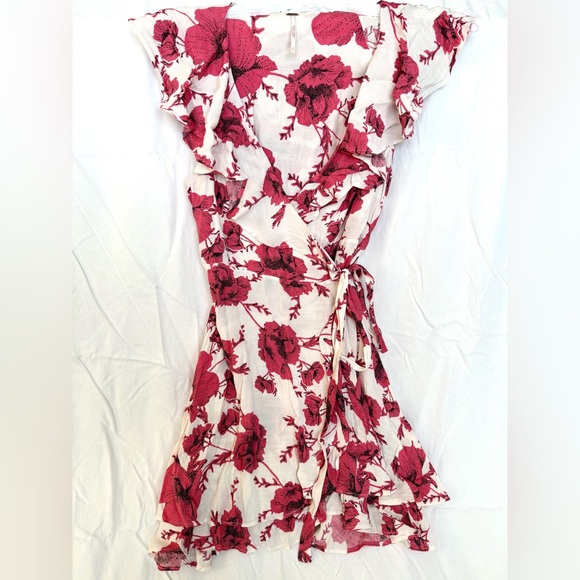 Free People Dresses & Skirts - Free People Ruffle V-Neck Floral Wrap Dress in Red and White
